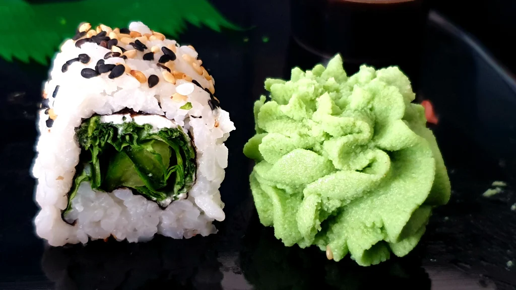 vue rapprochée du sushi et de la sauce wasabi